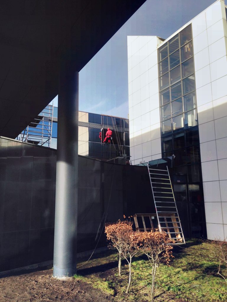 Perete cortina din aluminiu si sticla pentru cladire comerciala