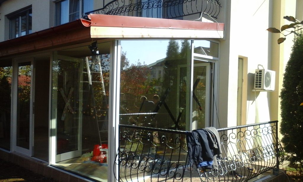 Vitrina securizata pentru retail si spatii comerciale